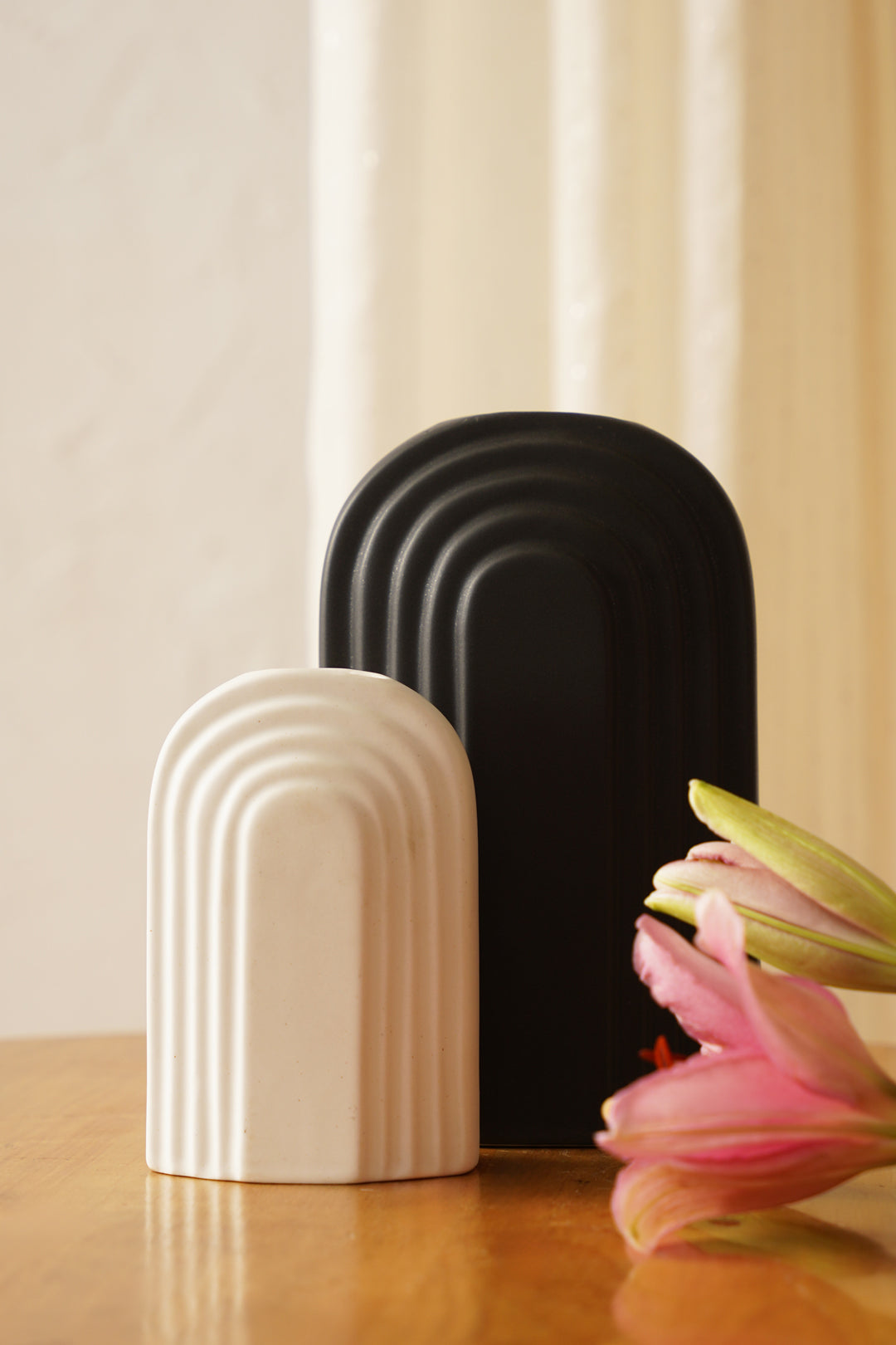 Indigo Gated Vase - Black/White