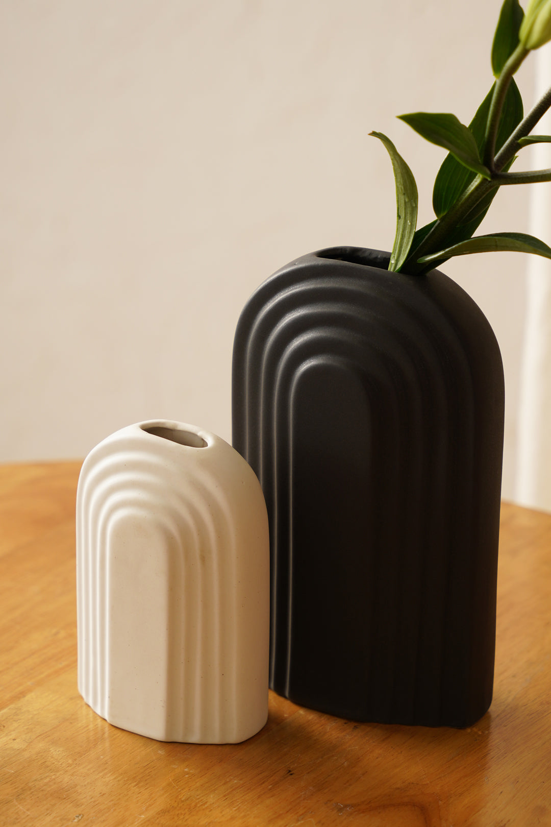 Indigo Gated Vase - Black/White