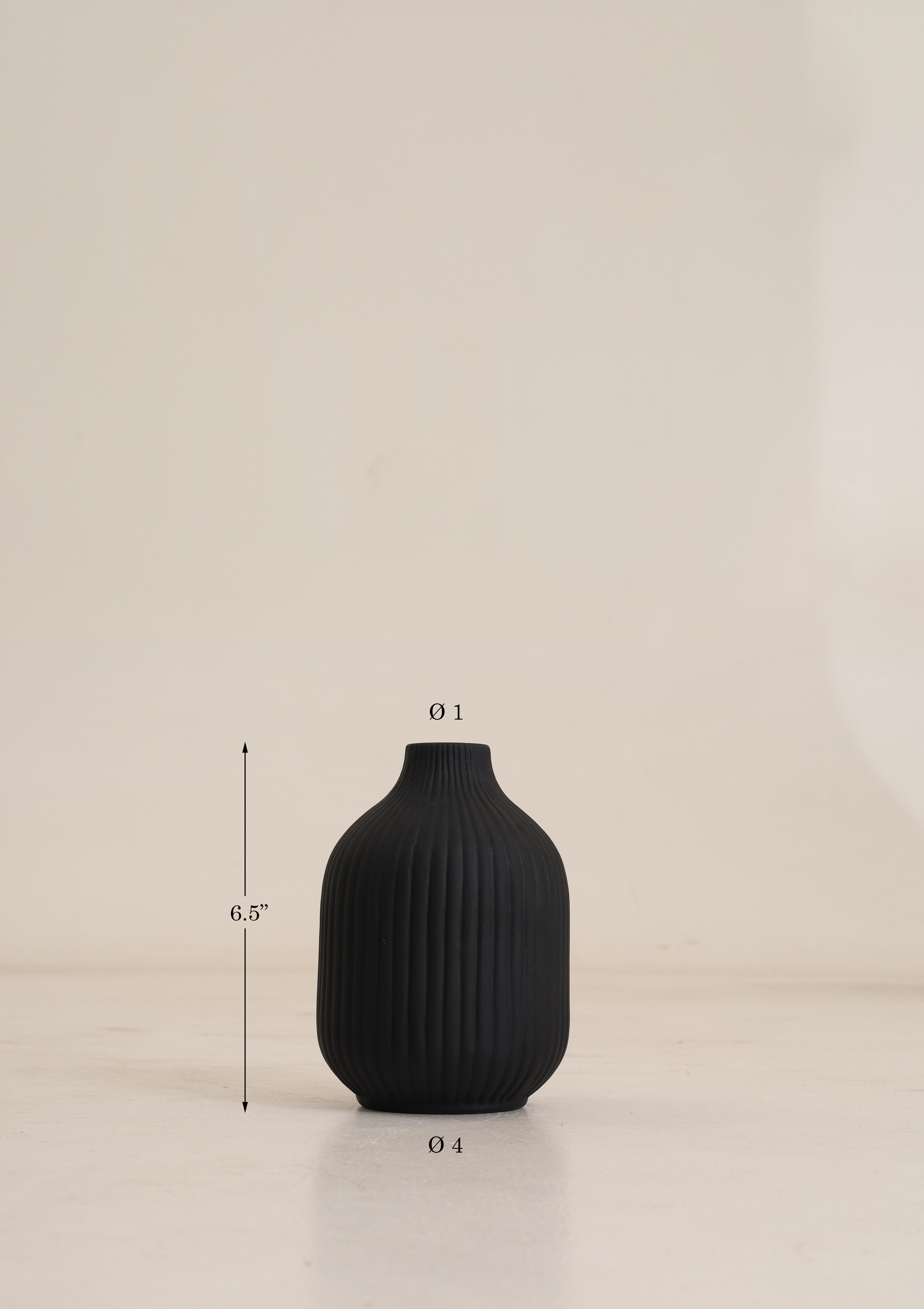 Ivory Vase Medium - Black